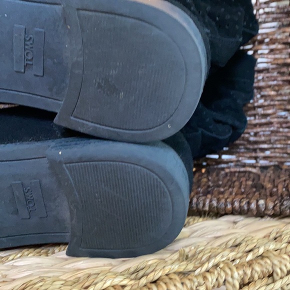 TOMS boots. sz 8 good used condition. - Picture 5 of 8